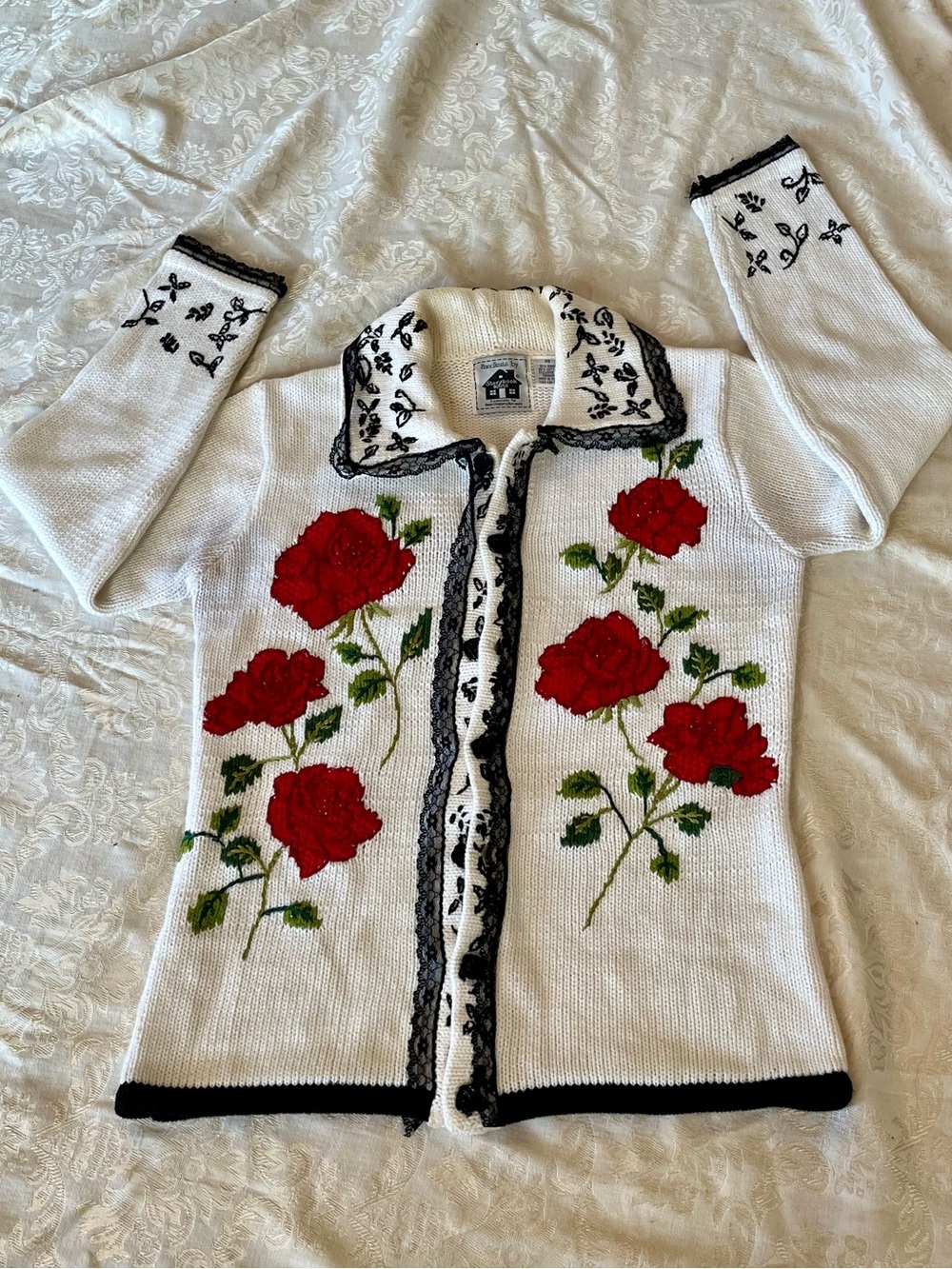 Storybook Knits White Cardigan Sweater Cardigan Red Rose Toile Embroidery SZ XS - Picture 12 of 17
